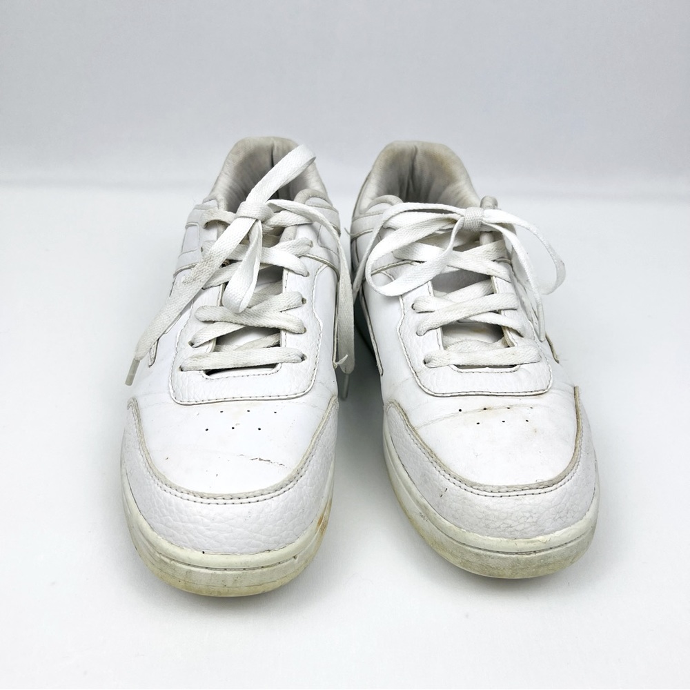 Men’s white Fila sneakers size 8 used